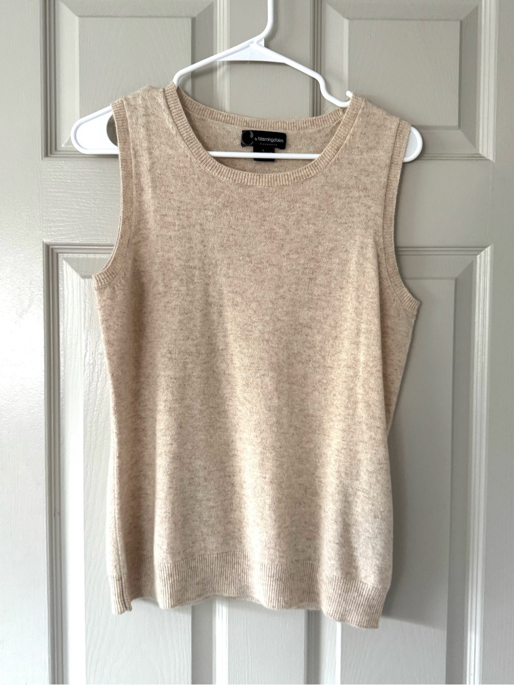 Bloomingdale's Sleeveless cashmere Shell - Cream